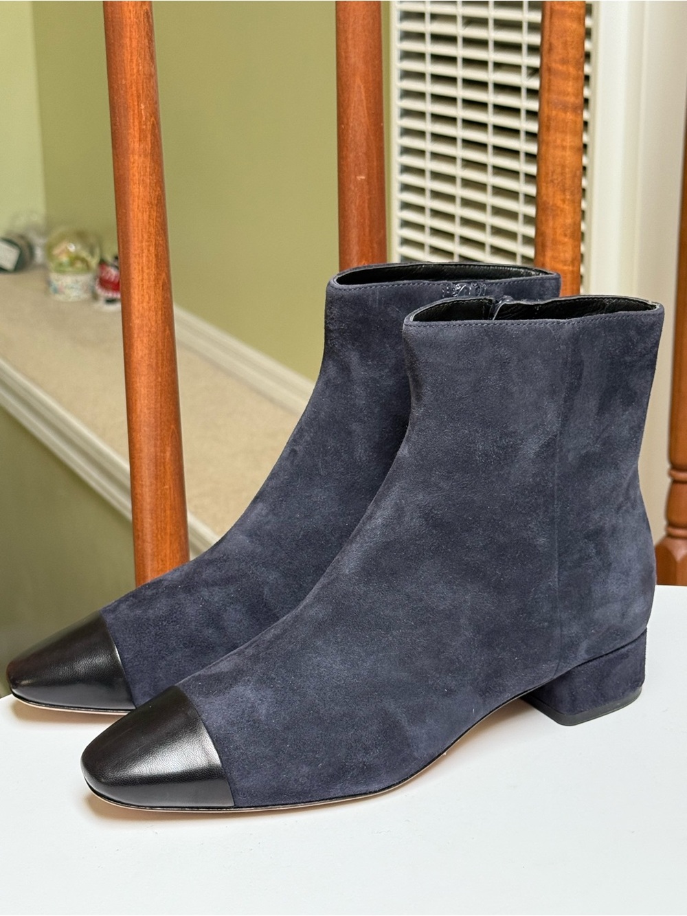 Veronica Beard Cecile leather suede ankle boots size 8 M women H43N8